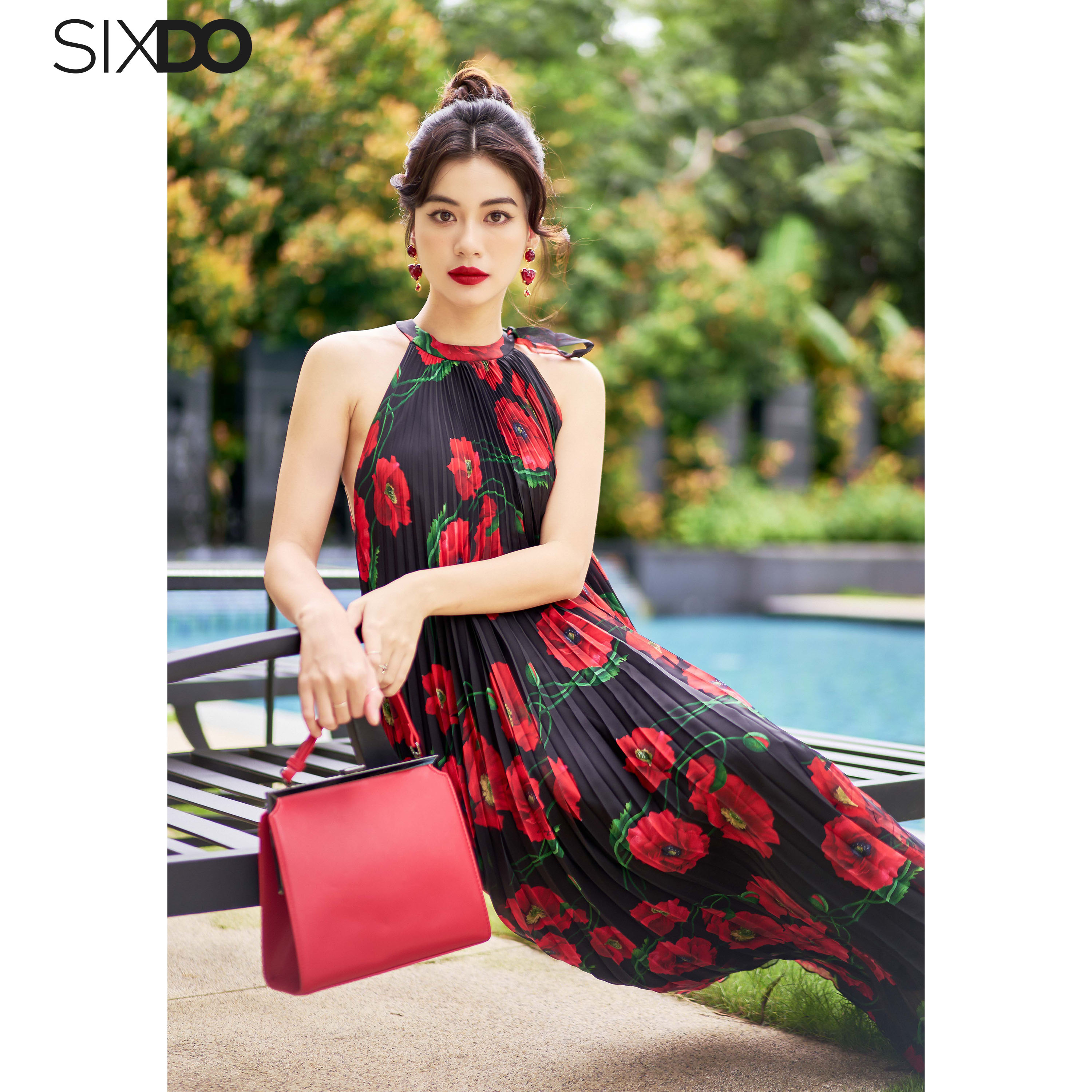 Đầm voan hoa xếp ly cổ yếm SIXDO (Black Poppy Halter Neck Midi Voile Dress)