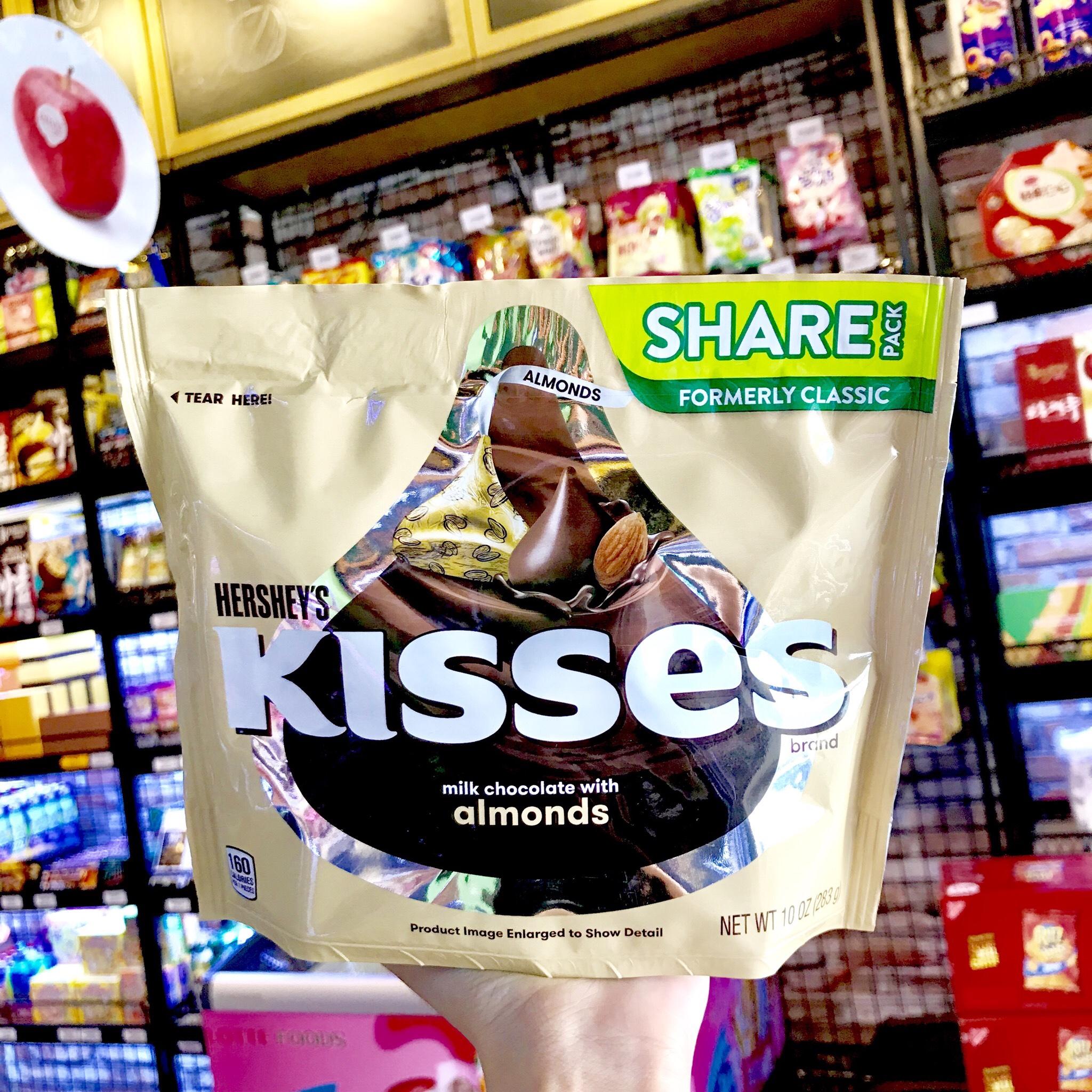 Socola Hershey's Kiss ú vàng sữa nhân hạnh nhân (mẫu mới 283g)