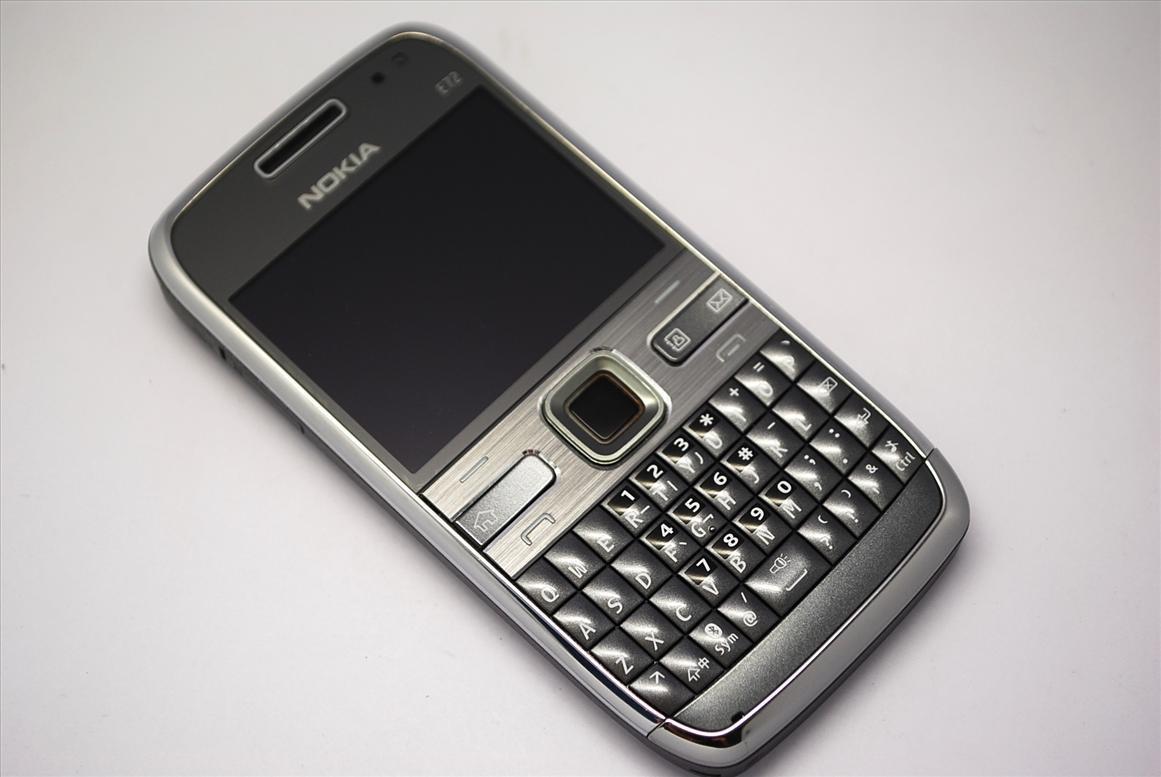 Điện thoại cổ NOKIA E72 giá rẻ tặng sim 4g