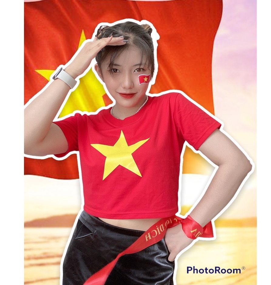 Croptop sẽ là lựa chọn hoàn hảo cho các bạn gái yêu thích phong cách cá tính và sexy. Một món đồ thời trang tuyệt vời để đón mừng kỷ niệm 100 năm ngày Quốc khánh Việt Nam.