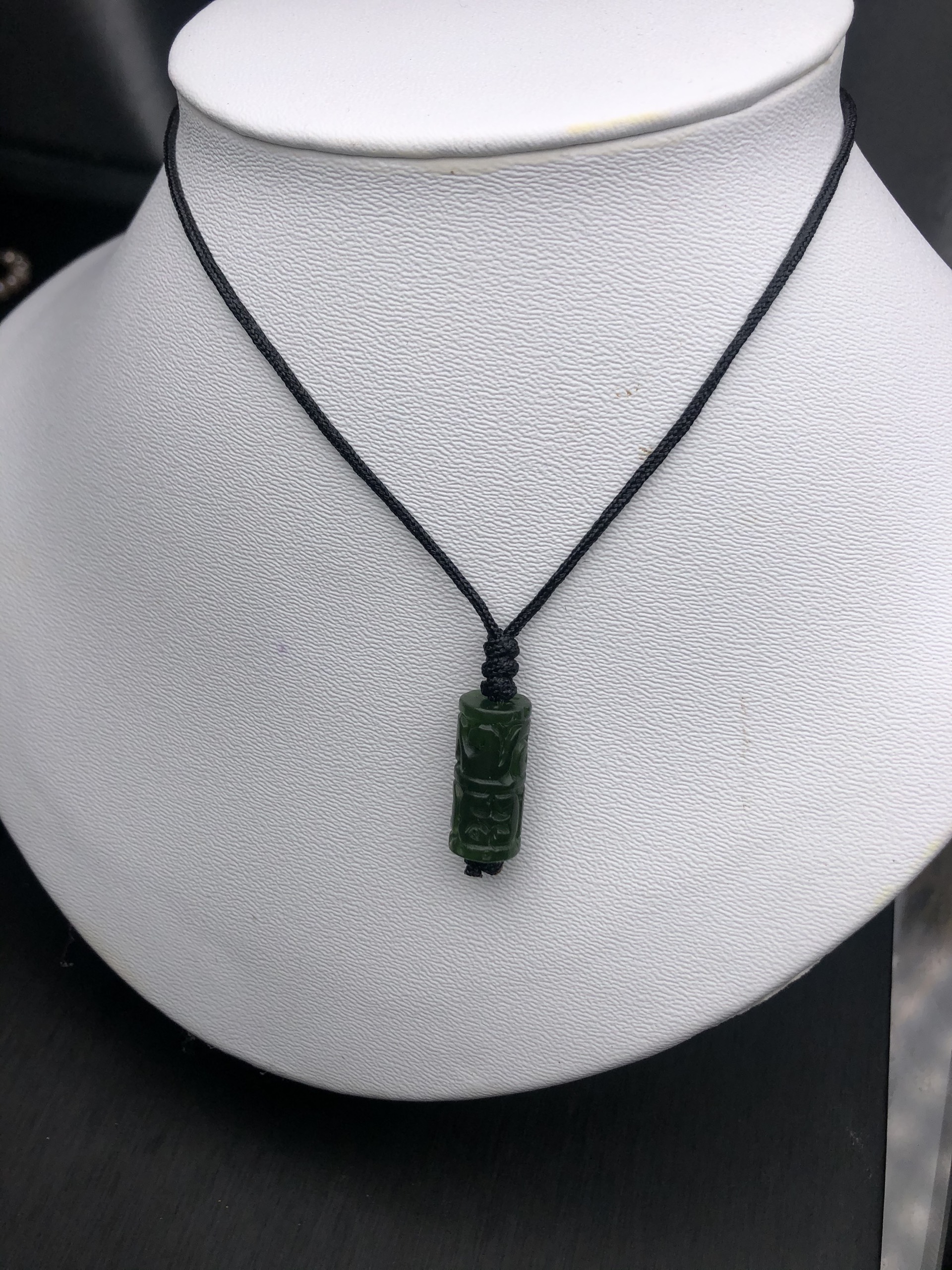 [FreeshipMAX] Vòng cổ lu thống đá ngọc bích chạm hoa văn dài 2cm