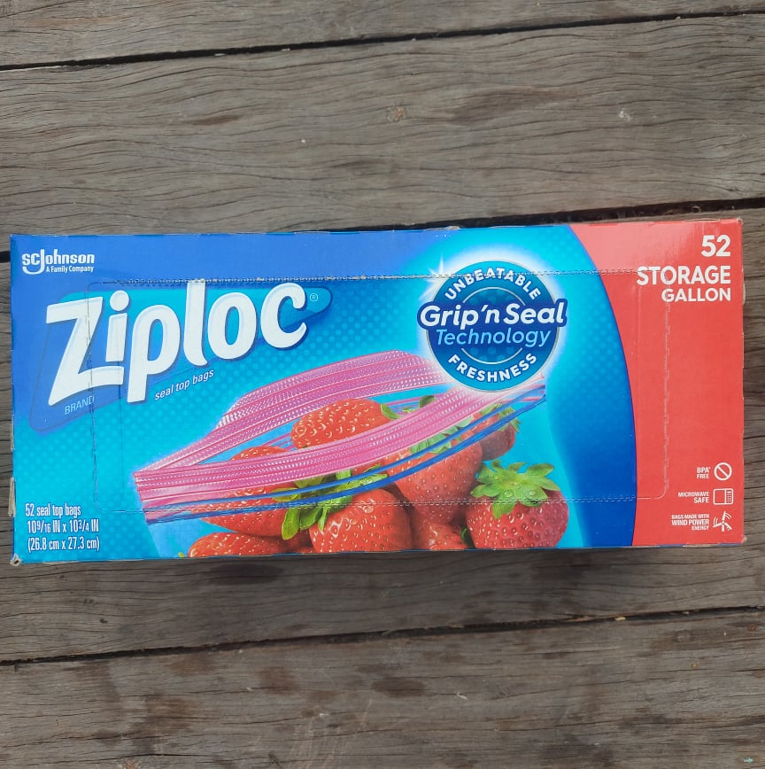 HỘP 52 TÚI TRỮ THỰC PHẨM TỦ ĐÔNG - KHOÁ DÁN Ziploc Easy Open Tabs Storage Gallon Bags, 3.785ml (1 gallon)