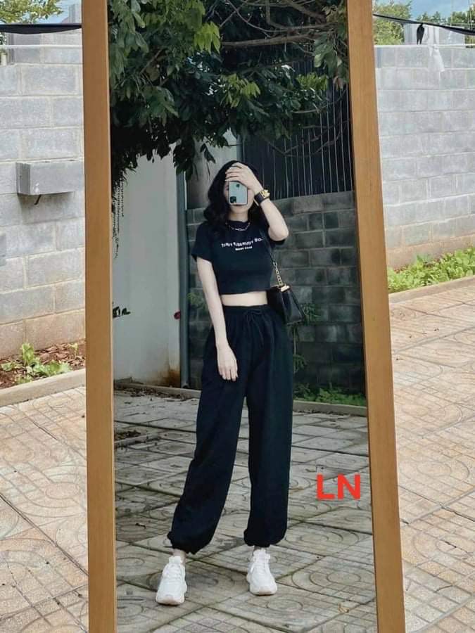 SÉT ÁO CROPTOP LOVE IN CHỮ+QUẦN BOM CHUN GẤU