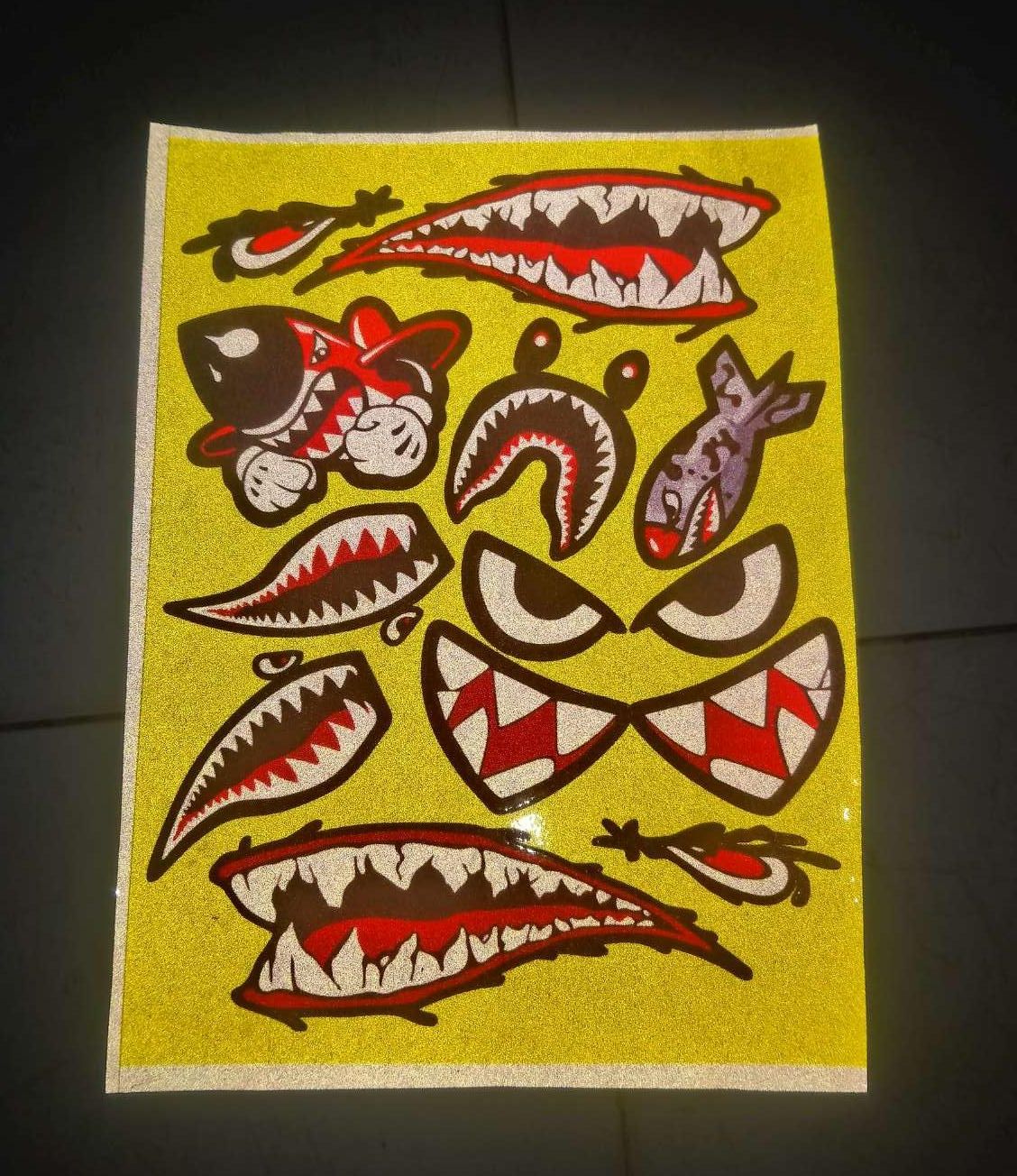 Tem logo răng cá mập phản quang trọn bộ 18x25cm