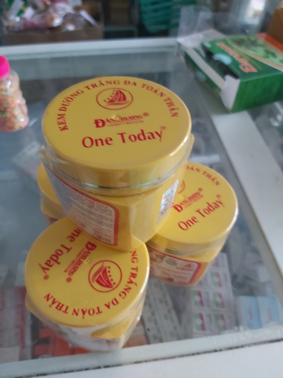 KEM DƯỠNG TRẮNG DA TOÀN THÂN ONE TODAY 80G