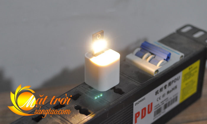 Đèn 4 LED siêu mỏng cảm ứng cắm cổng USB