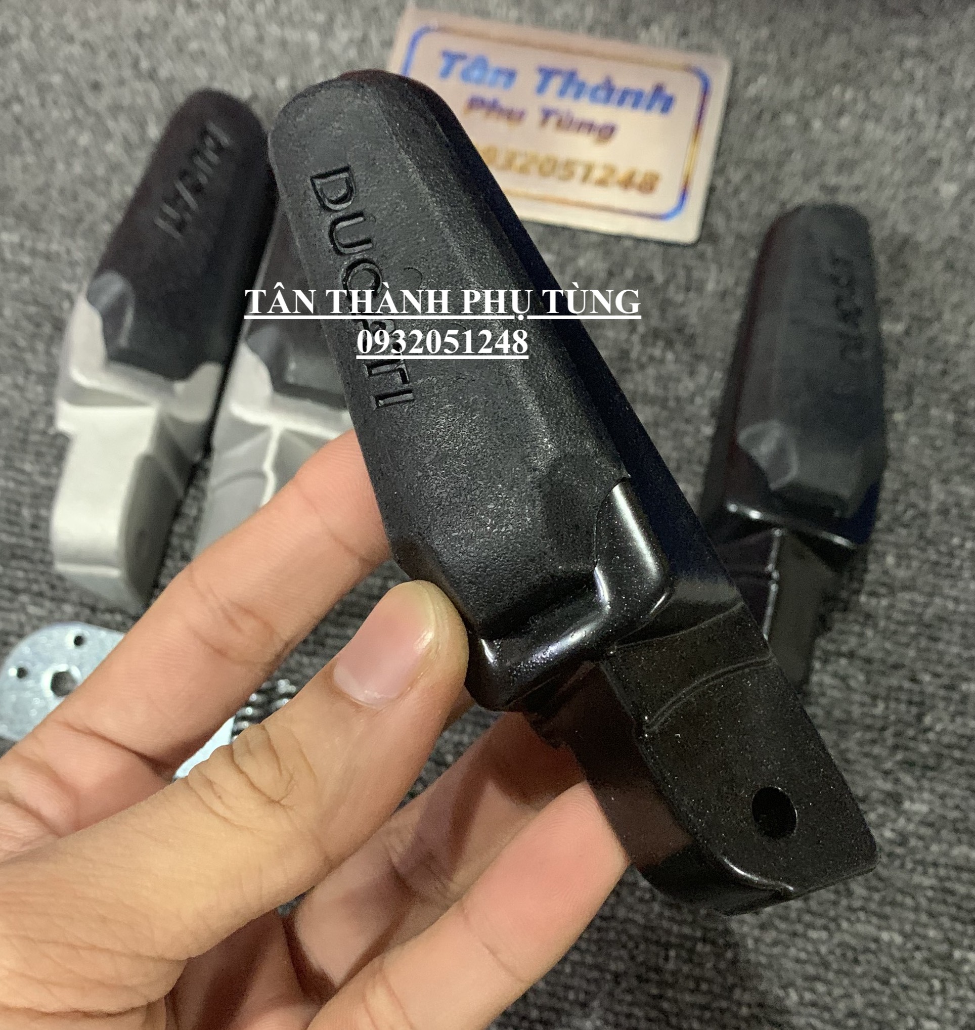 Gác chân DUCATI Honda-Yamaha (gía 1 cặp)