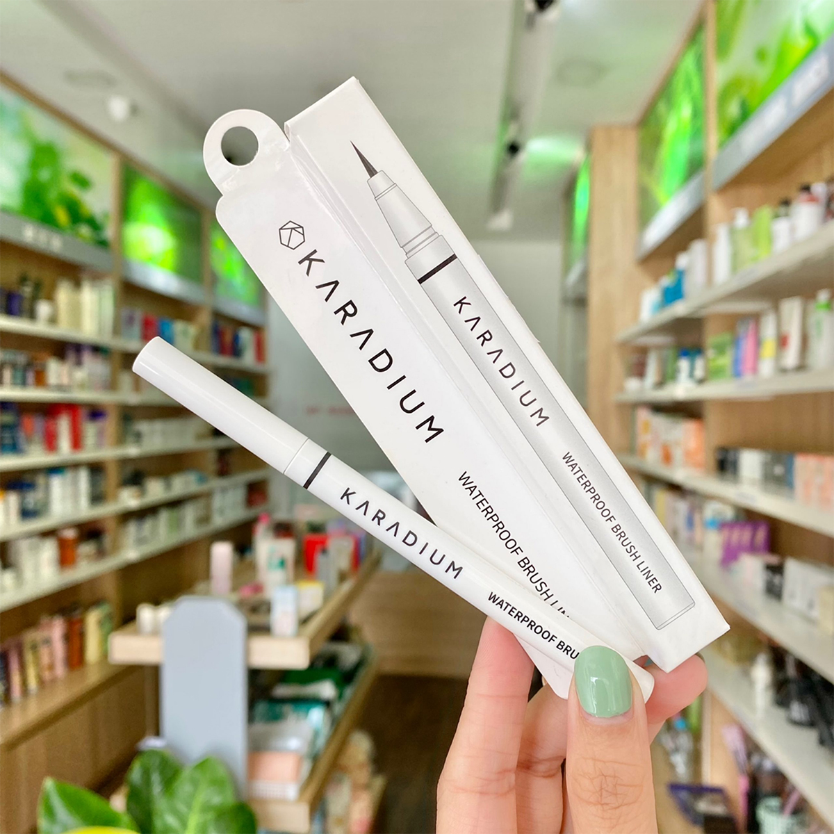 Bút Kẻ Mắt Nước Lâu Trôi, Không Lem Karadium Waterproof Brush Liner 0.55g