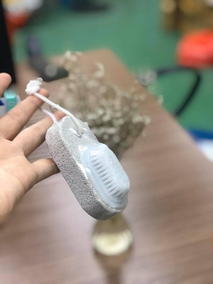 [HCM] ĐÁ BỌT CHÀ GÓT CHÂN KÈM BÀN CHẢI CHÀ MÓNG