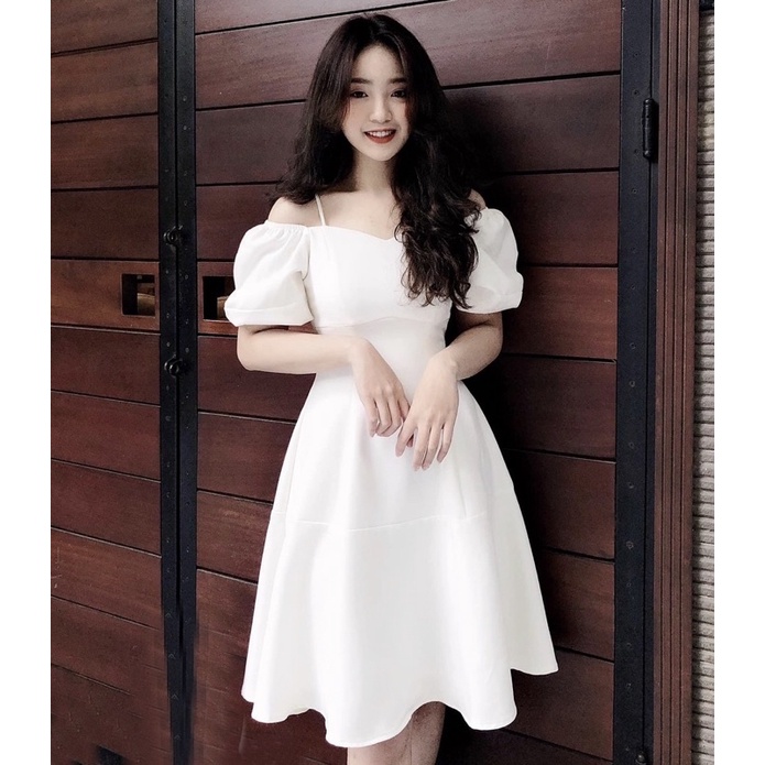 Đầm trắng xoè dây vai