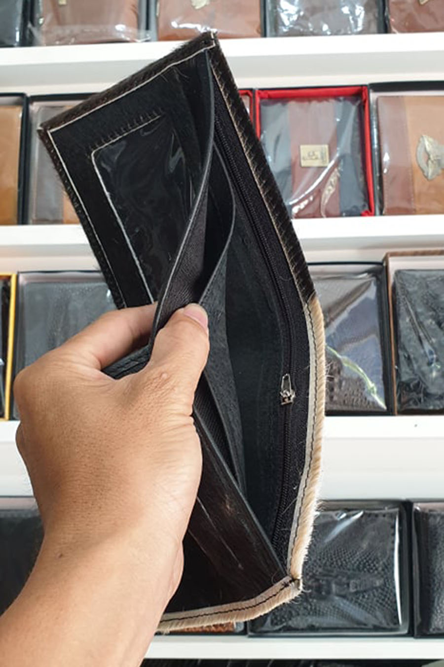 [HCM]Ví Da Bò Nguyên Lông Độc Lạ - Ví Đứng