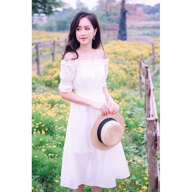 Đầm trắng cổ bèo trễ vai
