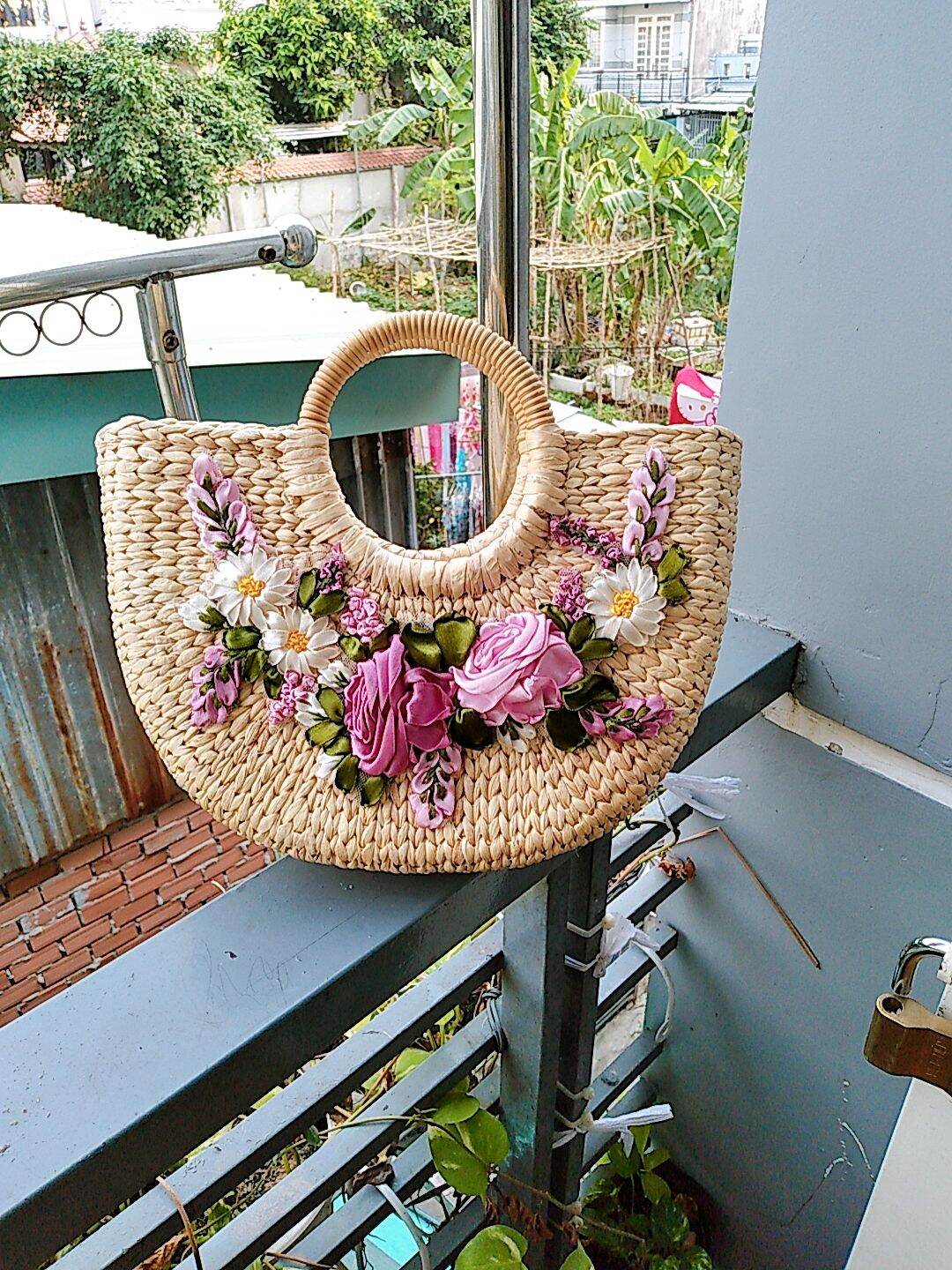 Túi xách nữ lục bình gắn hoa , túi cói đi biển cầm tay vintage