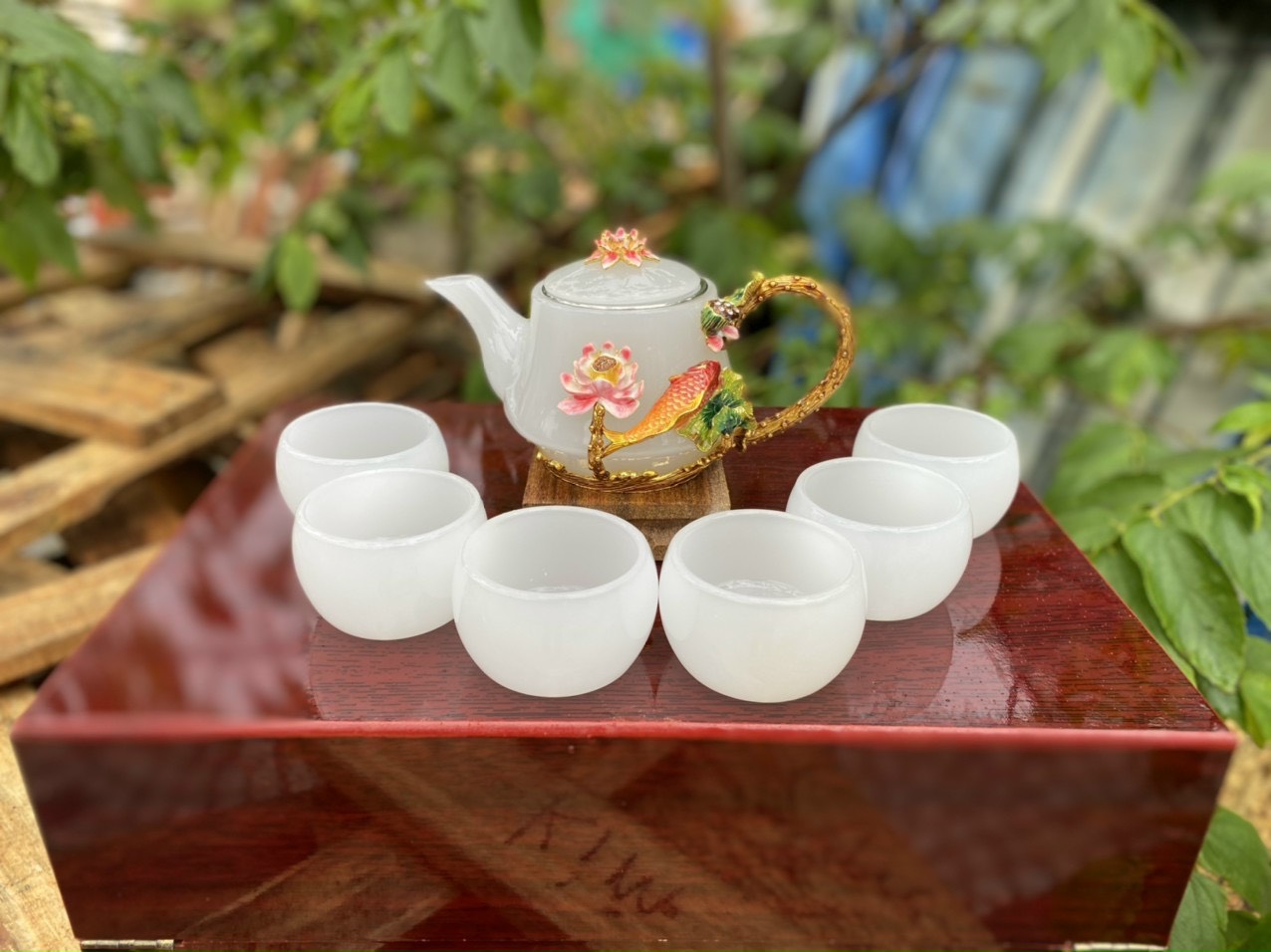 Bộ ấm trà chạm cá chép và hoa sen đá bạch ngọc