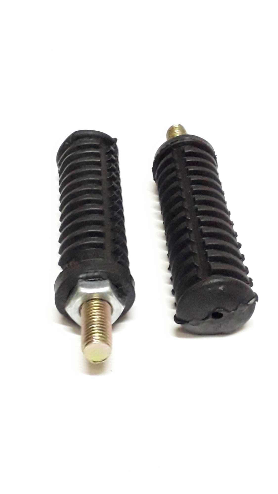 cao su gác chân sau xe 67. cốt 10ly -2 cái