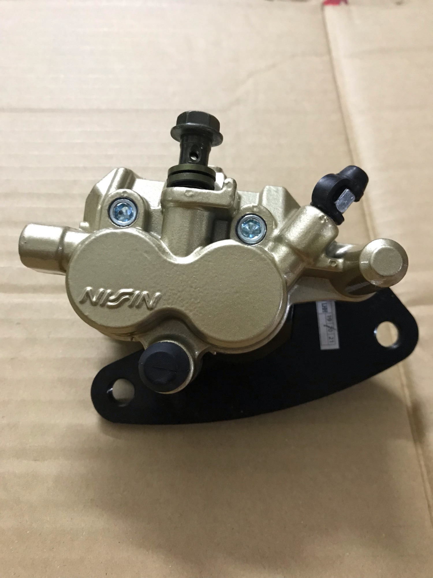 Heo dầu dưới xe Jupiter