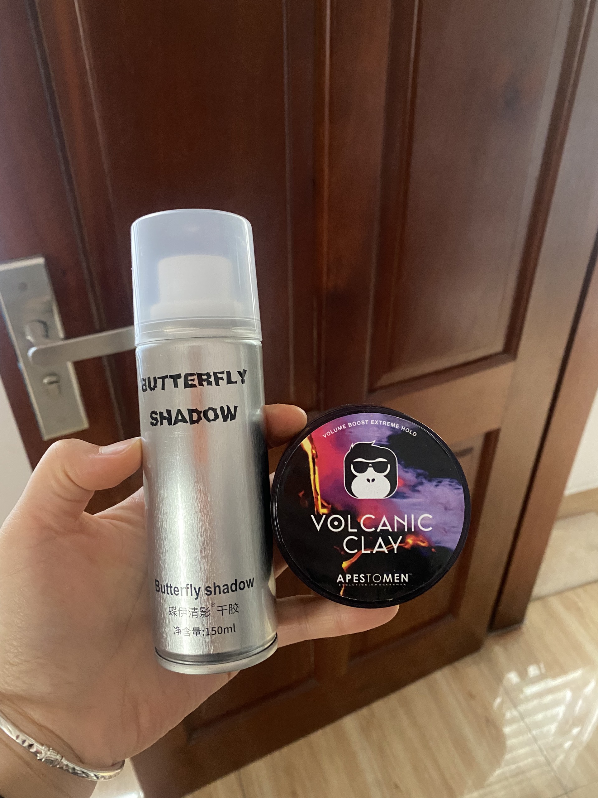 Sáp vuốt Tóc VOLCANIC Wax mái tóc mỏng, khó giữ nếp