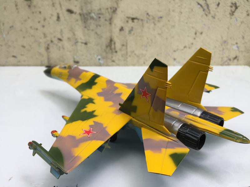 Mô hình Máy báy SU-35. 1:72-ABS