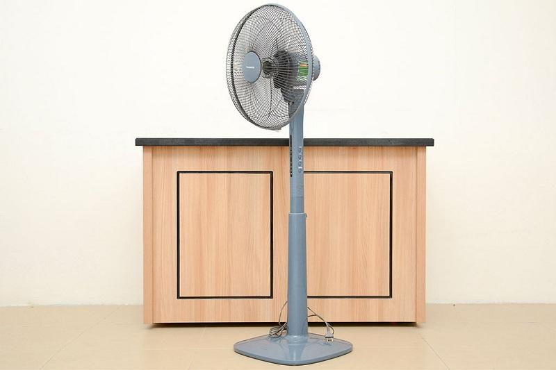 Quạt đứng Panasonic F-409K (Xanh / Beige / Đỏ)