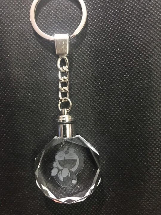 Móc khóa phát sáng Doraemon thủy tinh pha lê anime chibi