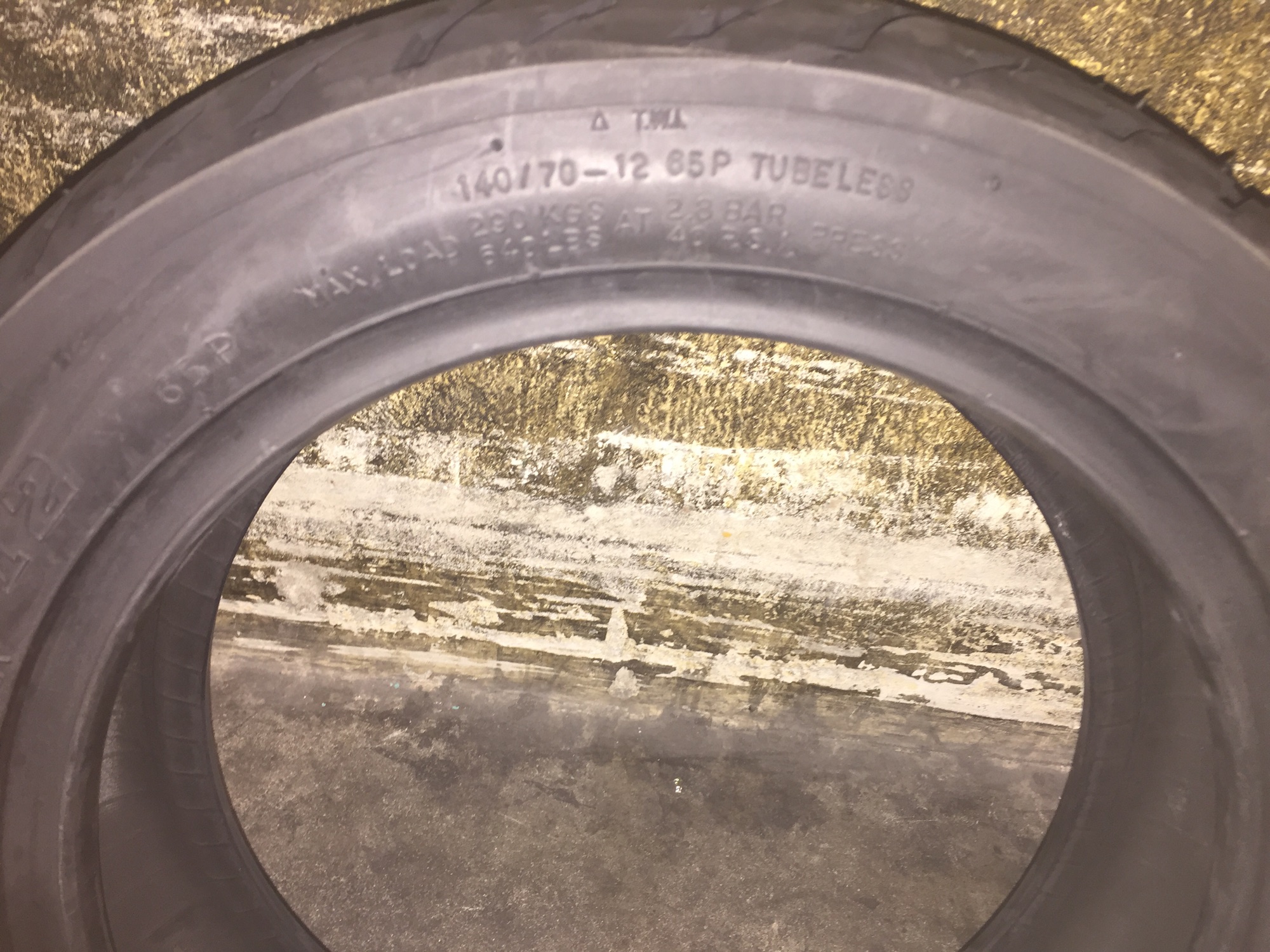 Lốp xe 140/70-12 dành cho xe tay ga
