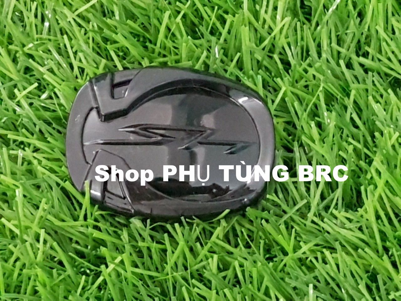 Chụp nút kiếng màu đen xe sh 2020 .