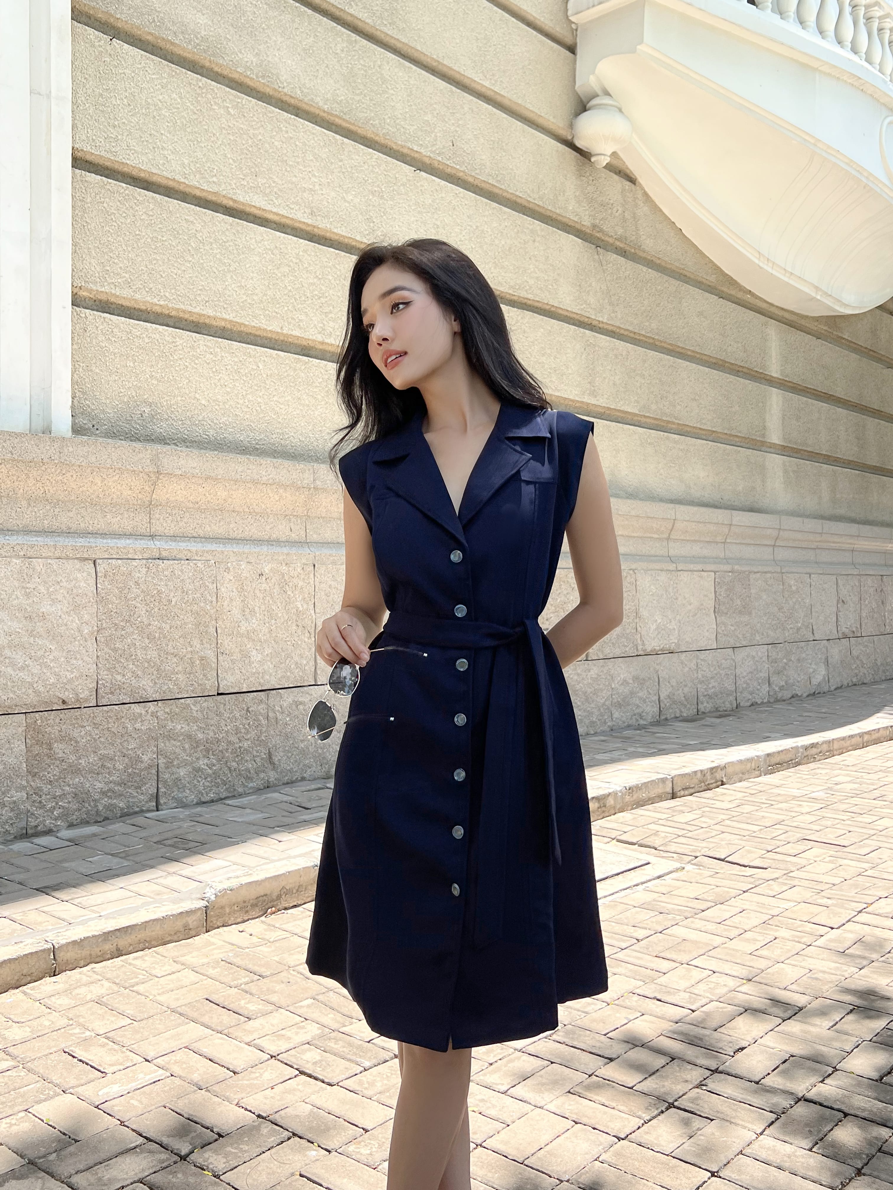 Đầm navy cổ vest thắt belt - YV LE & CO