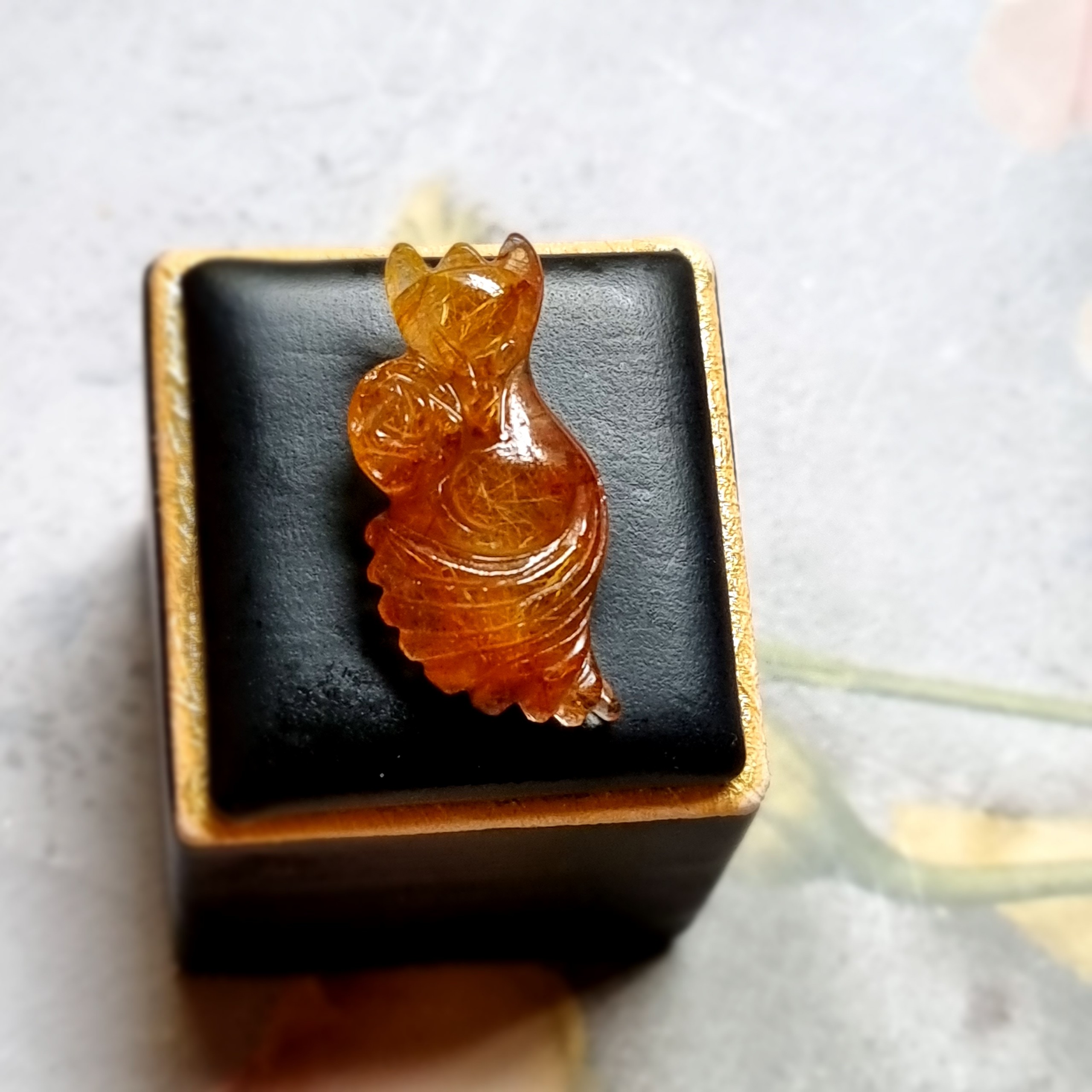 VÒNG CỔ CỬU VỸ HỒ LY THẠCH ANH TÓC VÀNG ĐUÔI VŨ (LÔ 01)