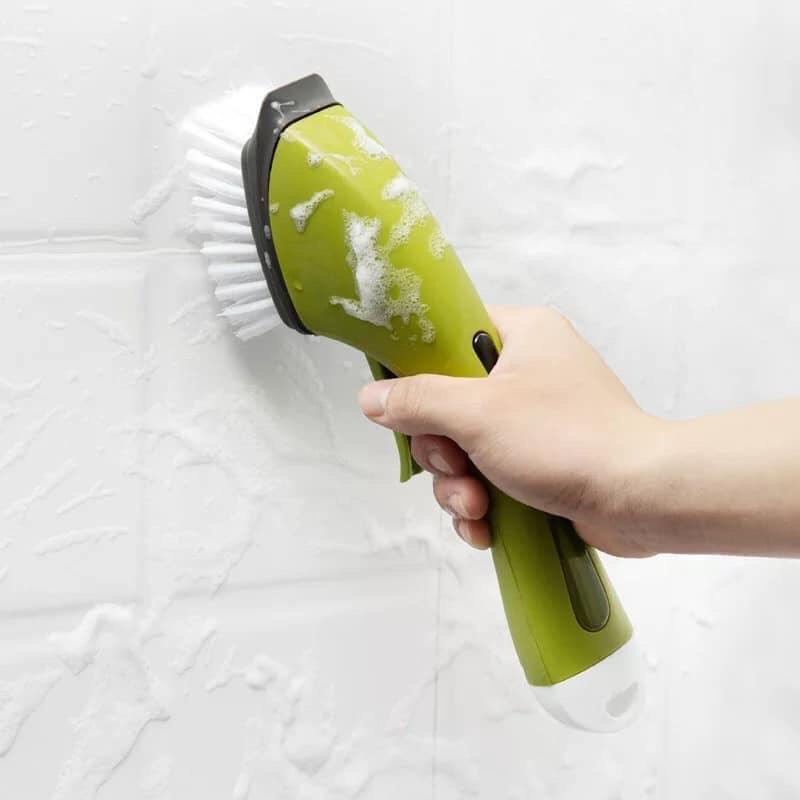 CHỔI CỌ RỬA PHUN NƯỚC ĐA NĂNG CÓ CÁN