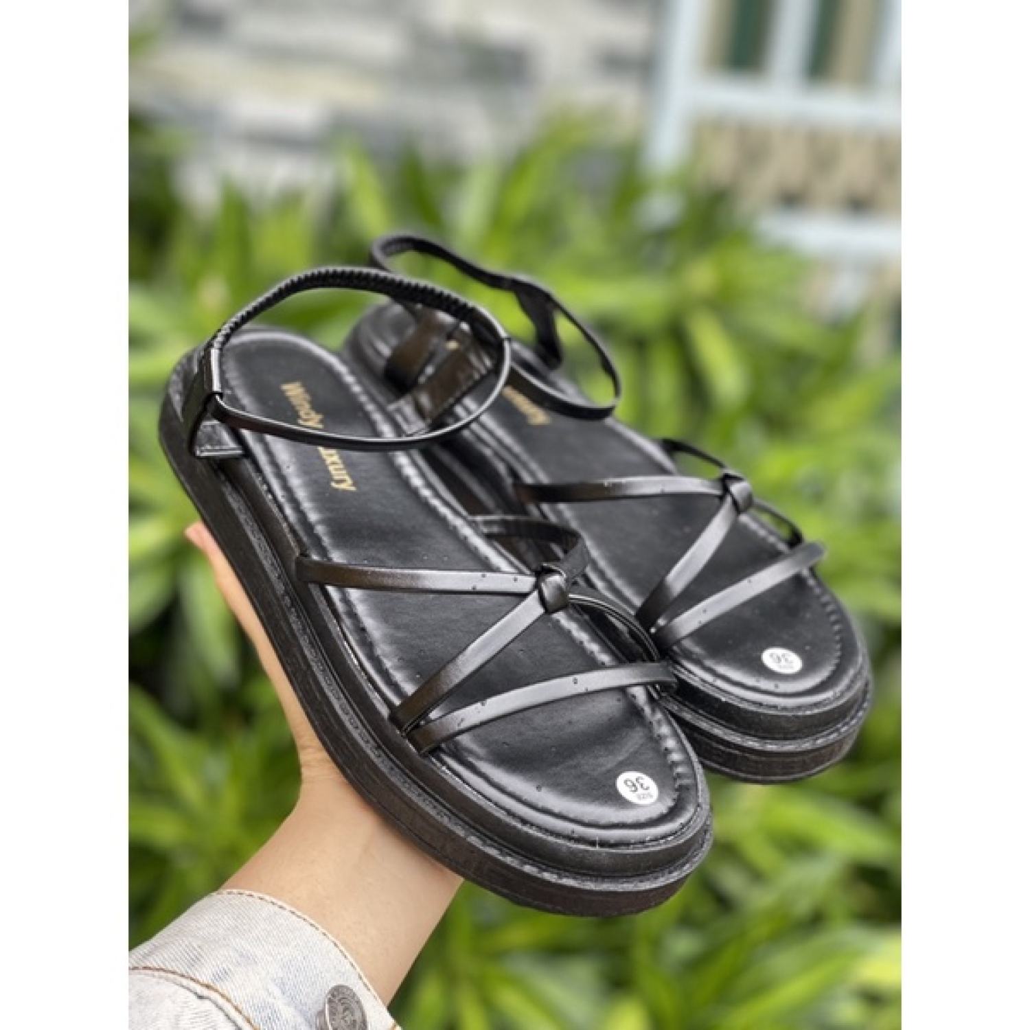 Xăng đan học sinh dây tròn đan chéo đế bánh mì