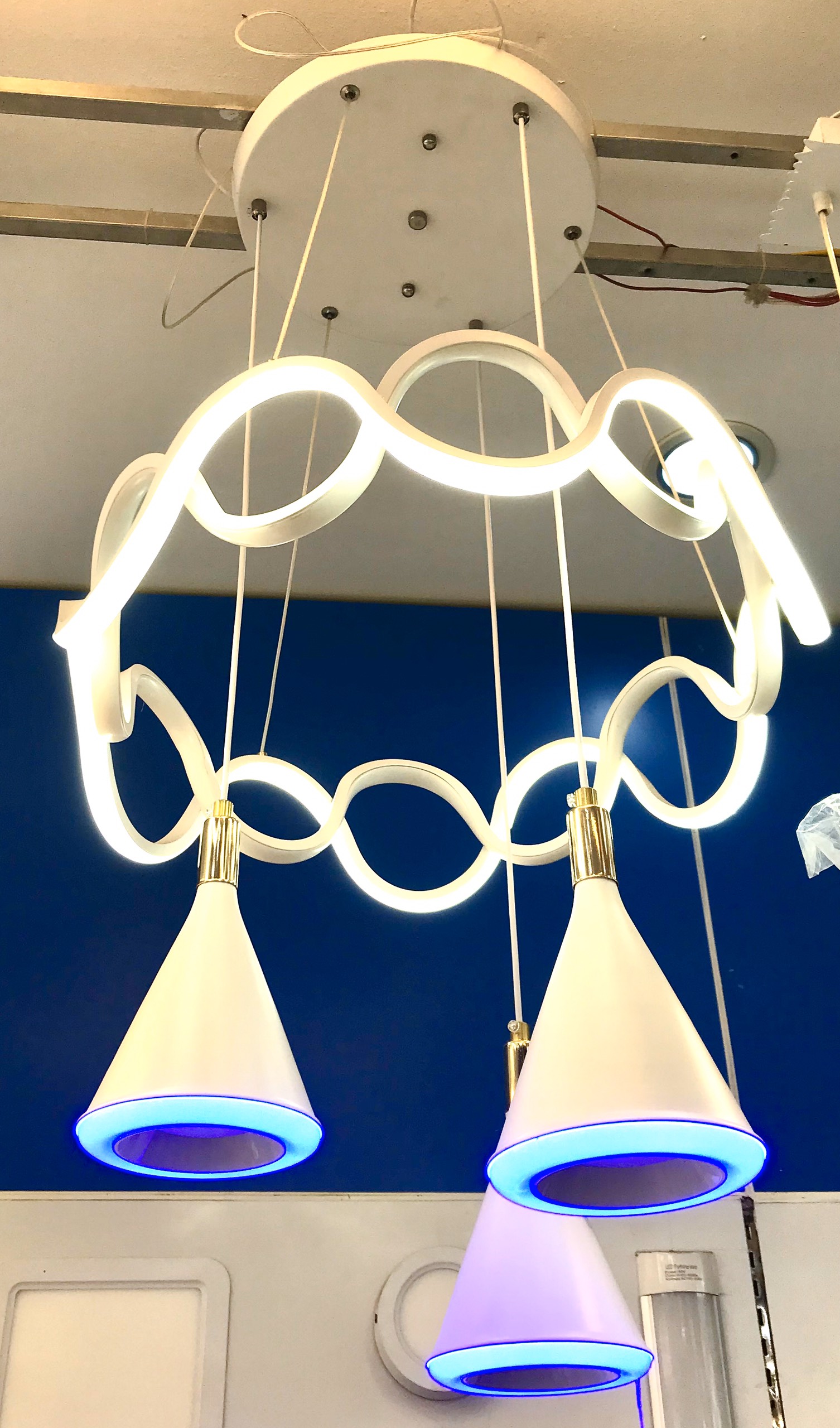 Đèn LED thả trần 3 bóng đa màu