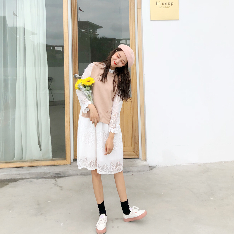 Set váy trắng + áo gile nữ