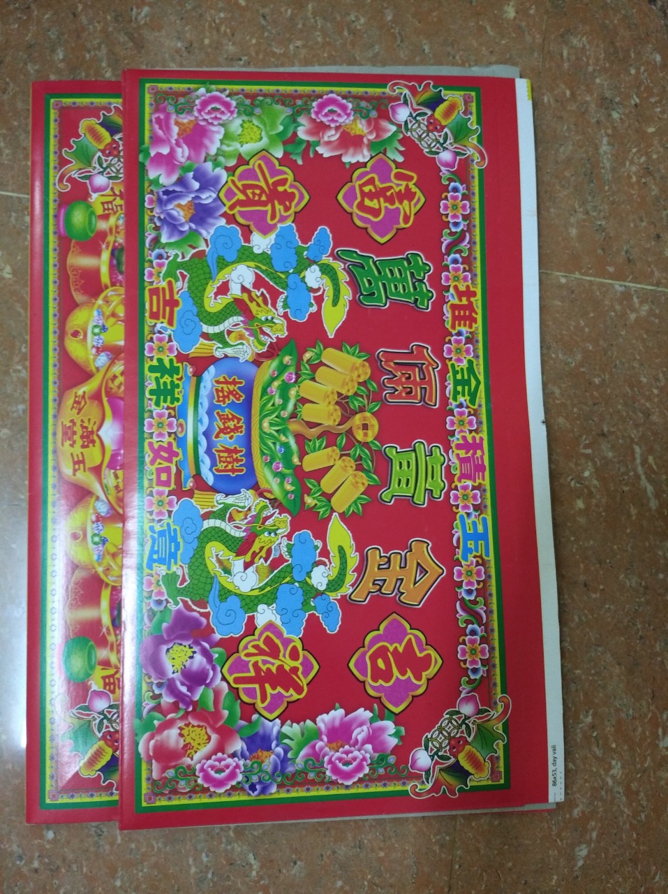 1 cái rương bằng giấy