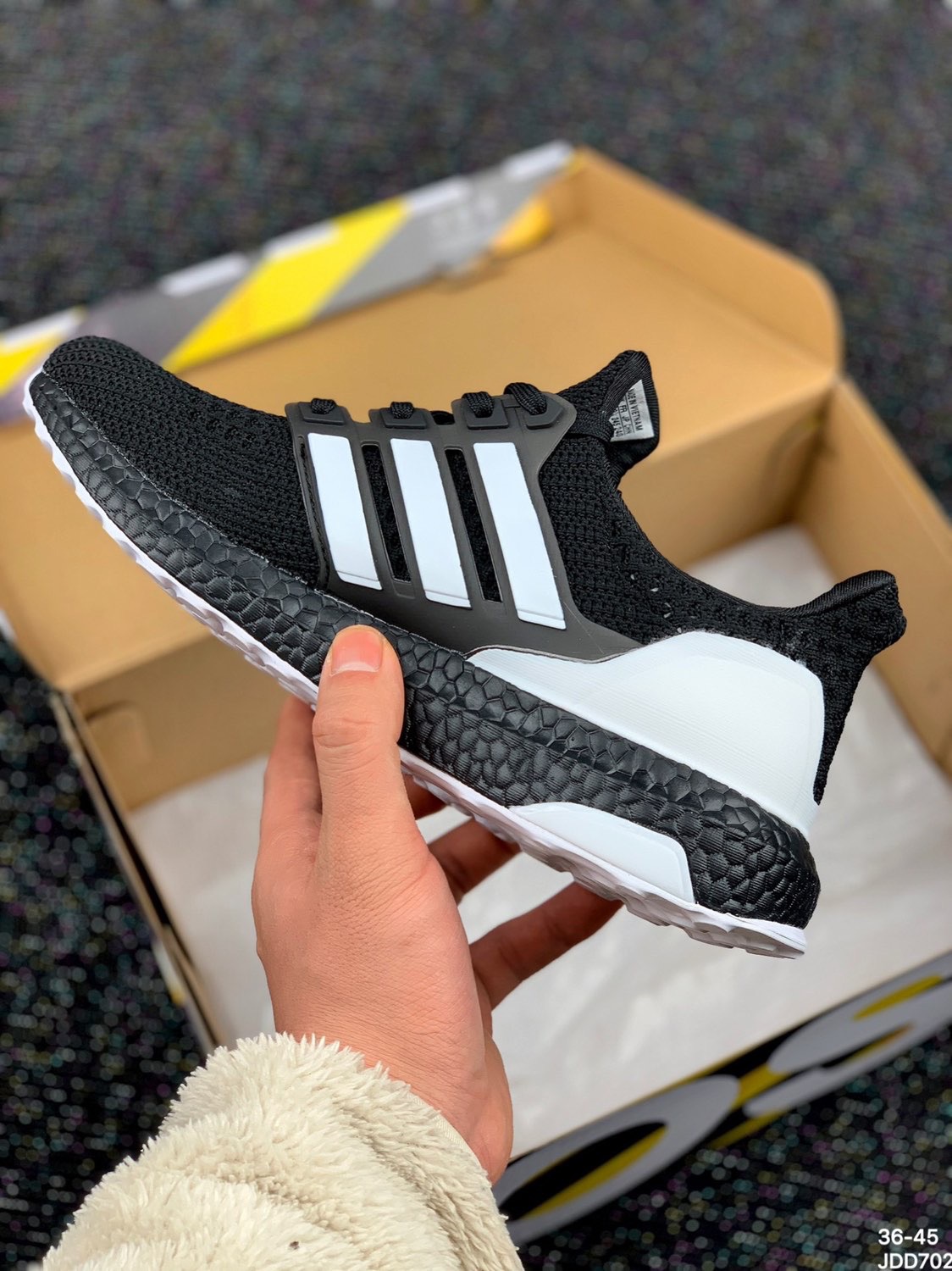 [HCM]GIÀY THỂ THAO ULTRABOOST 4.0 (ĐEN SỌC TRẮNG)