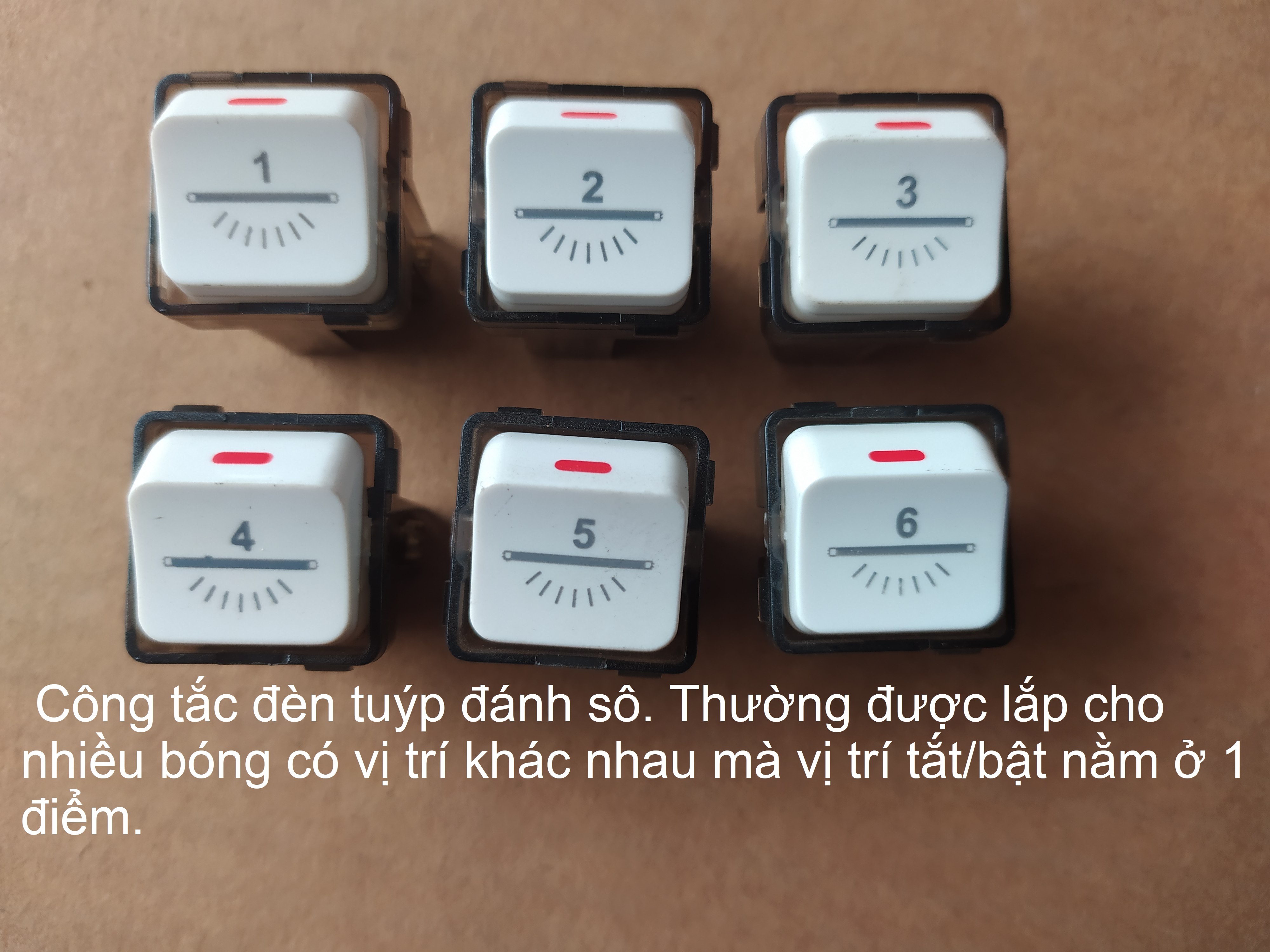 BỘ 2 HẠT CÔNG TẮC VUÔNG 1 CHIỀU LiOA HÌNH ĐÈN TUÝP.