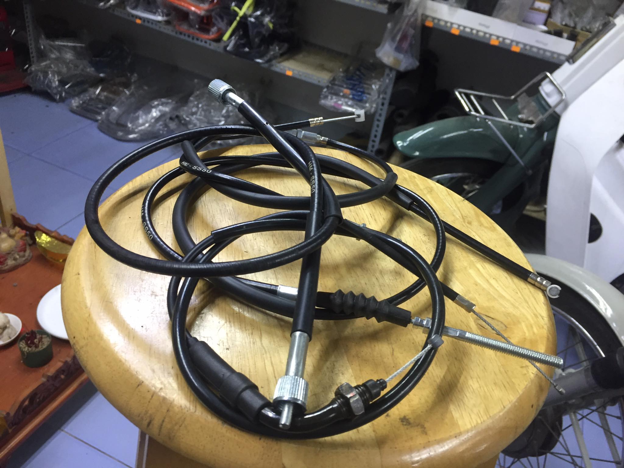 1 bộ 4 dây (màu đen) cho xe honda 67-71-72 ghidong thấp gồm dây côn+dây thắng+dây ga cuốn+Km