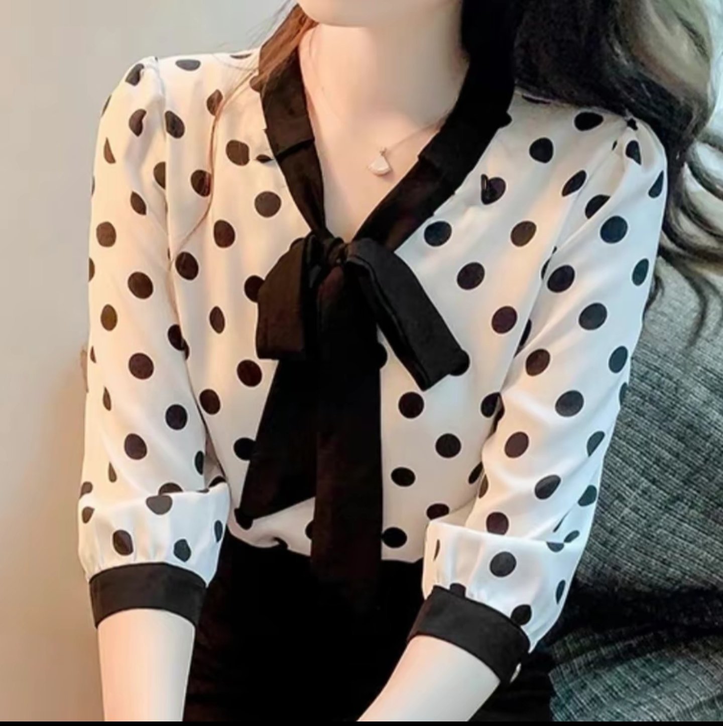 Áo Kiểu Chấm Bi Cổ Phối Nơ Đen