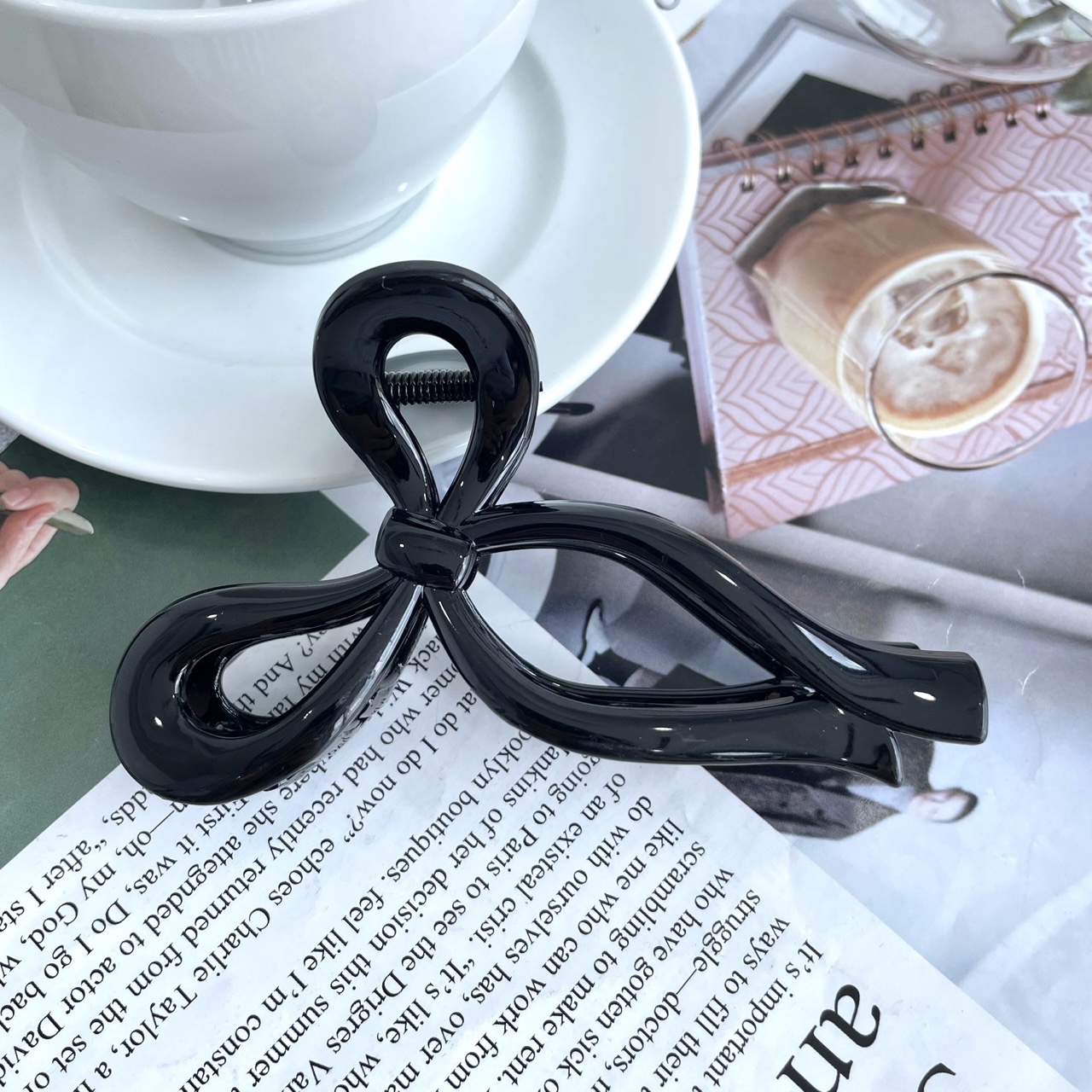 Kẹp tóc hình nơ dáng dài Modleaf Luv ribbon pin Hàn Quốc
