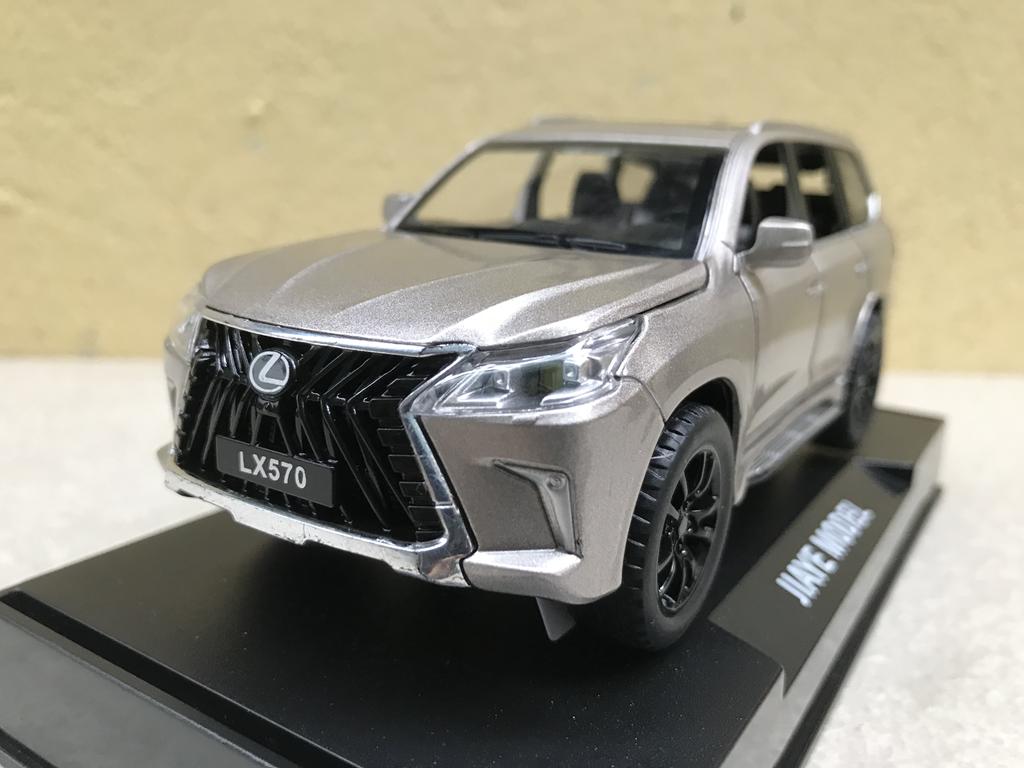 Mô hình xe LEXUS LX570 2022 1:32