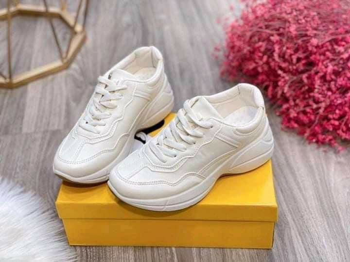Giày thể thao nữ đế nâu cao 3p