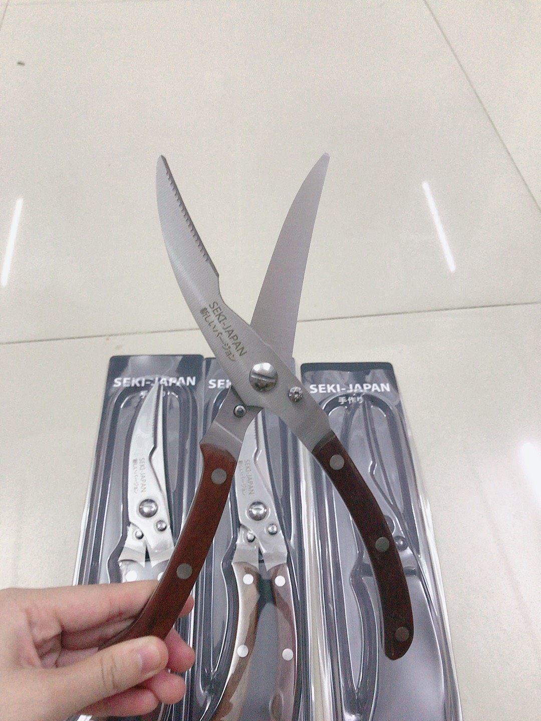 Kéo cắt gà cán gỗ Seki JAPAN