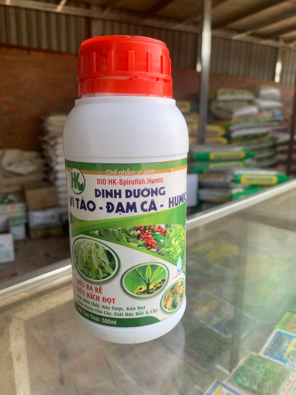 Chế phẩm sinh học dinh dưỡng vi tảo- đạm cá - humic siêu kích đọt , chòi , lá dùng cây trồng chai 1 lít và 500ml