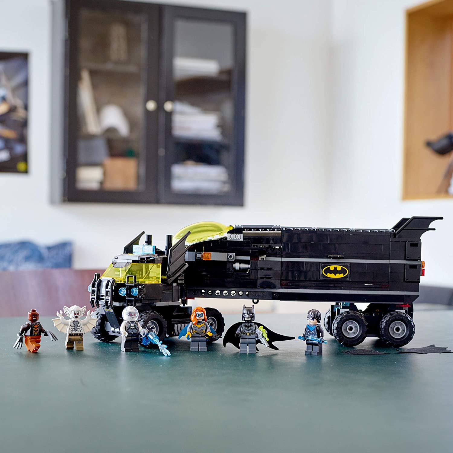 Hot sale ✪ LEGO DC mobile base bat 76160 Batman building toys, Gotham City  Bat Cave set and action mini figure, rất thích hợp cho trẻ từ 6 tuổi trở  lên 