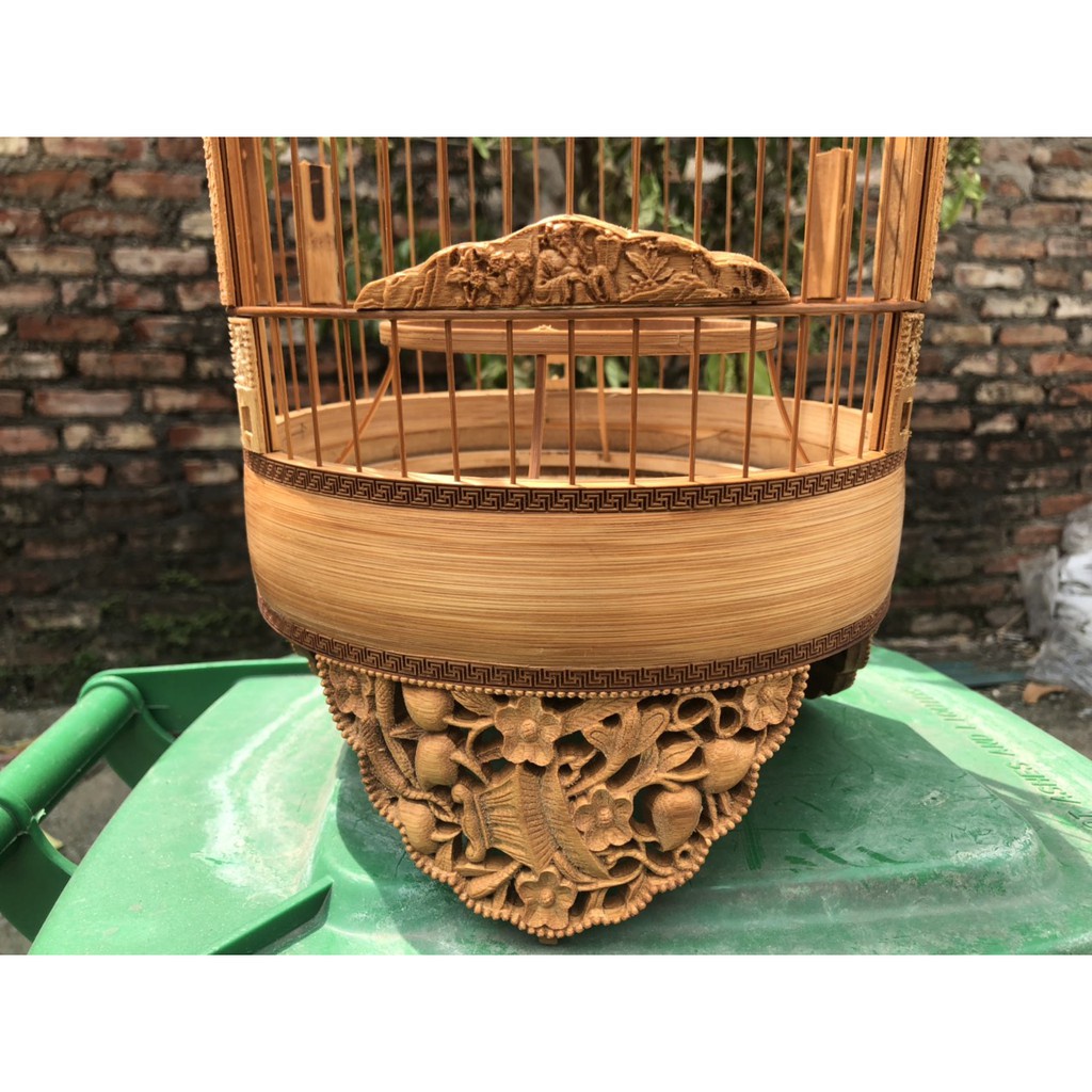 Lồng chim khuyên tre đục tinh xảo