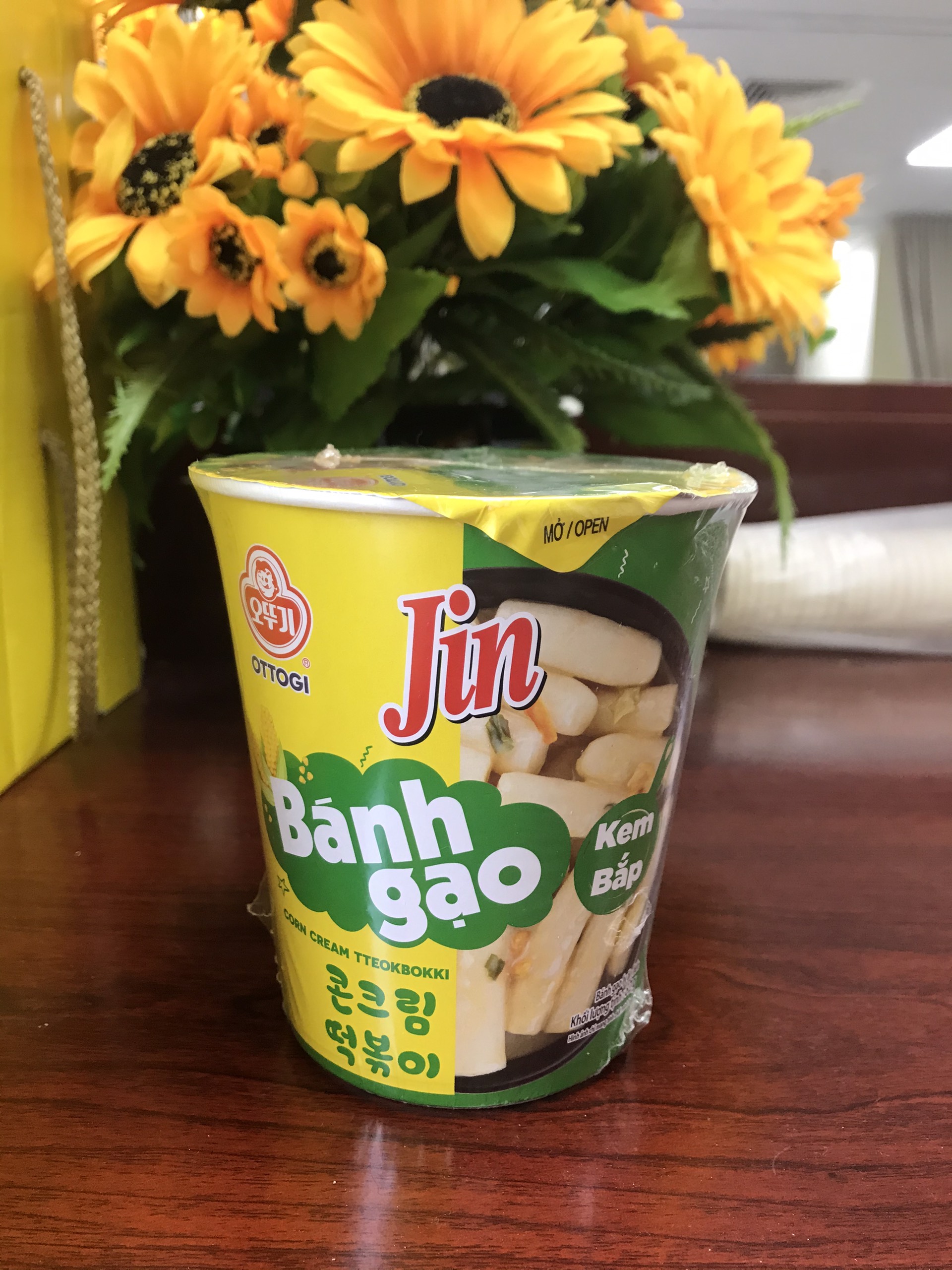 Bánh gạo Ottogi Jin kem bắp ly 82g