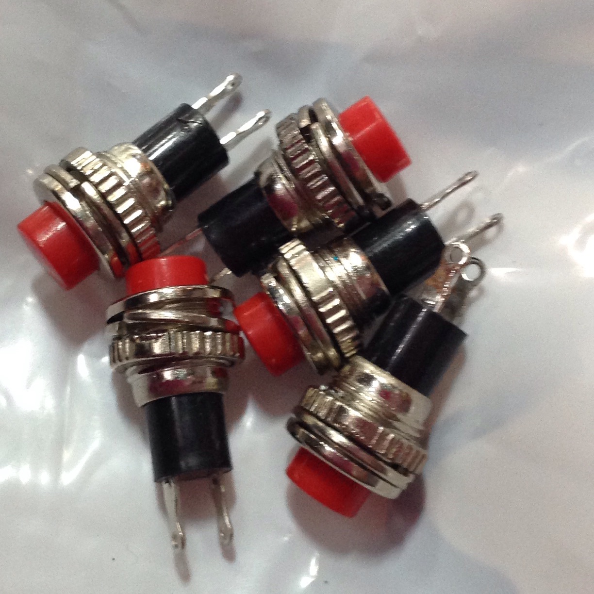 10 công tắc nhấn nhả phi 10