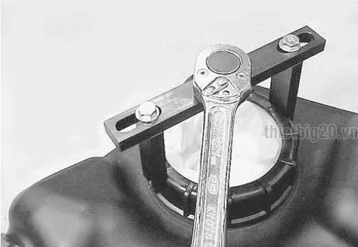 Vam cảo tháo nắp bình xăng 2 chân 23-190mm gdc08