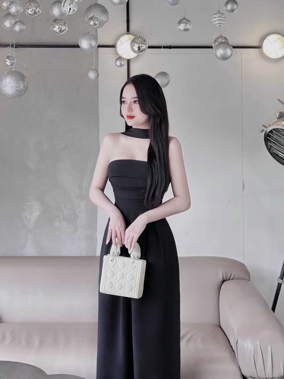 Jumsuit dài ống rộng cúp ngực có mút tuyết mưa dây vòng, Jum cúp ngực trễ vai phối cổ dây kiểu quần ống rộng