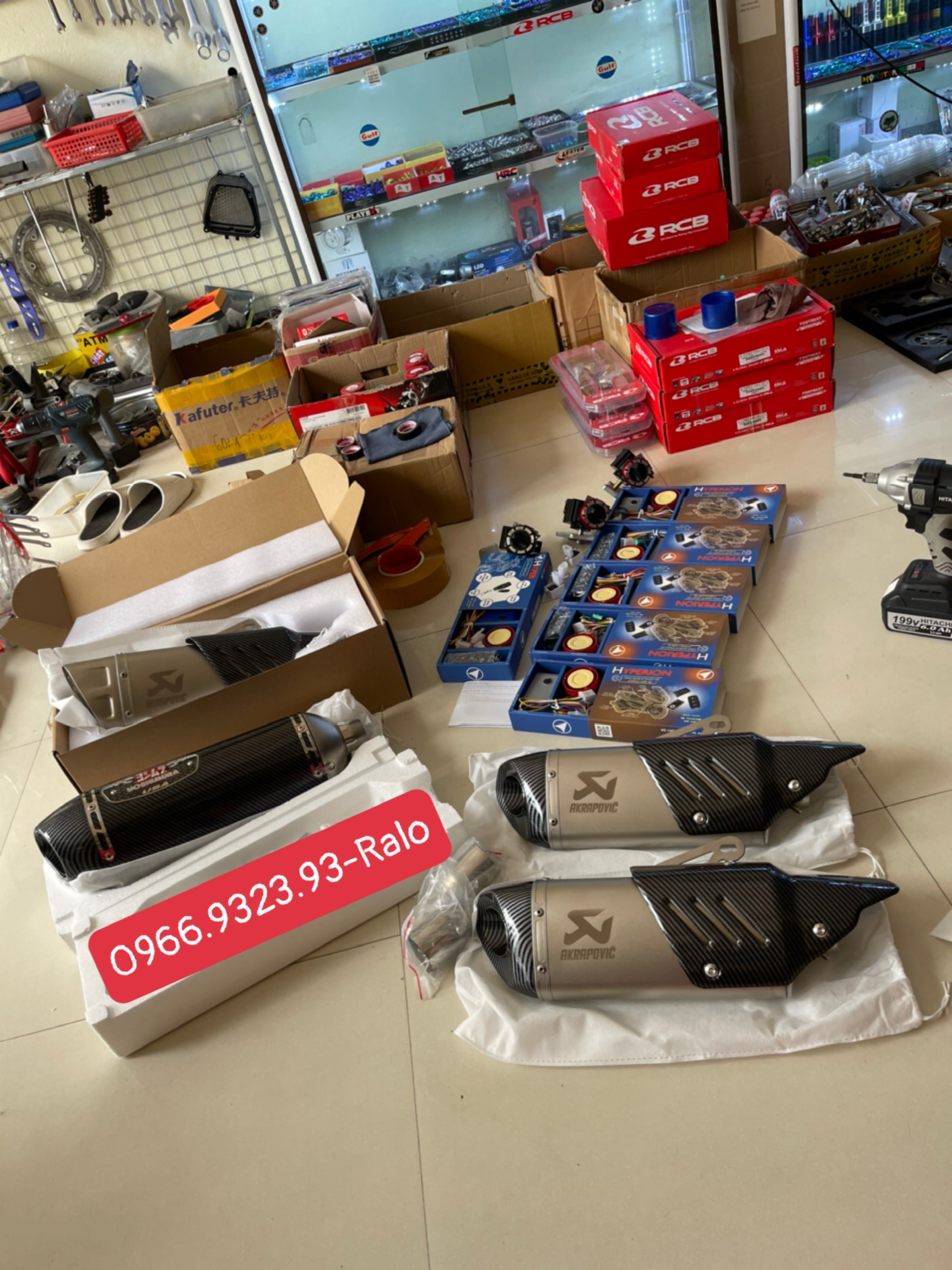pô akrapovic r1 tem khắc