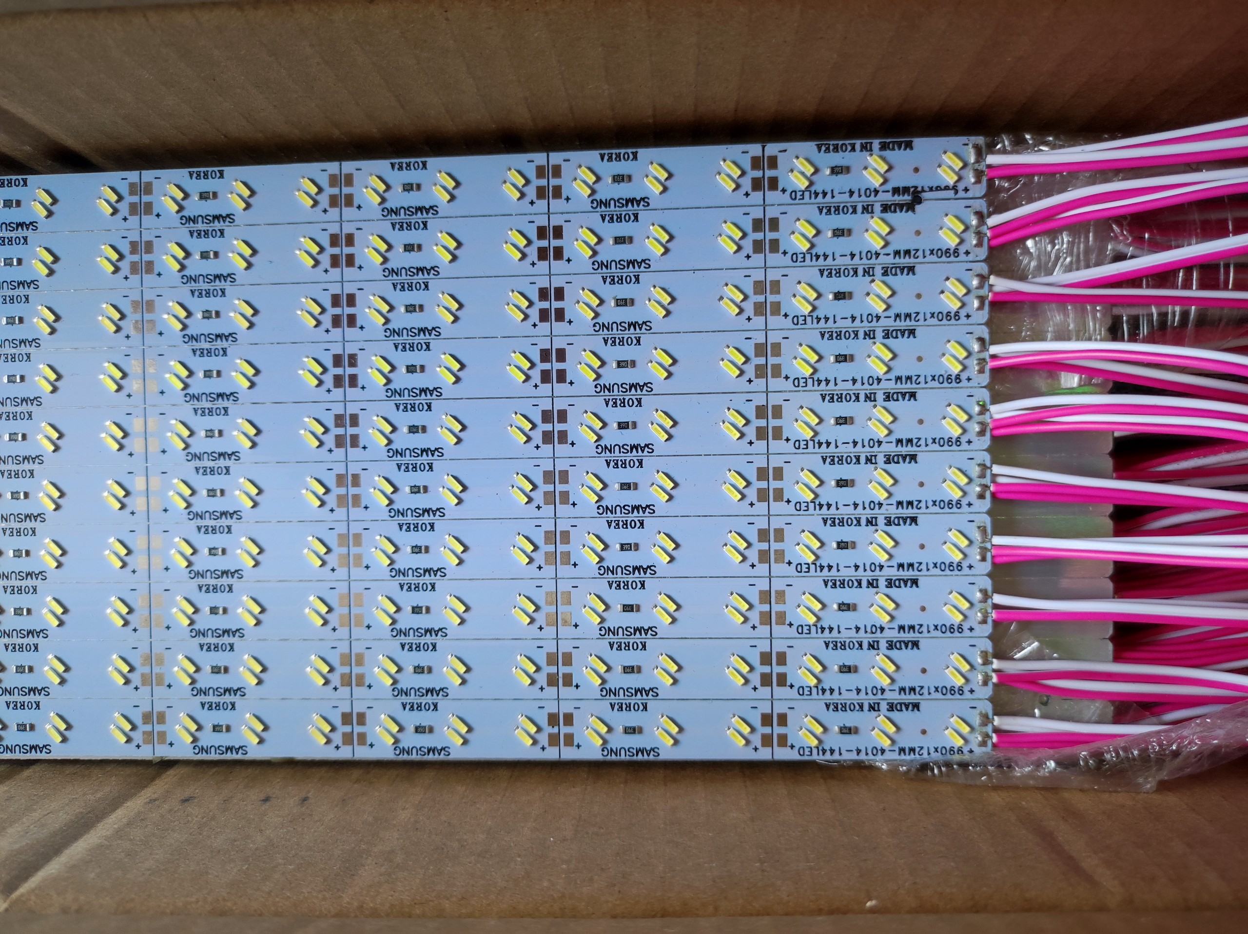 LED THANH 4014 -12V- DÀI 1M BẢN 10 THANH